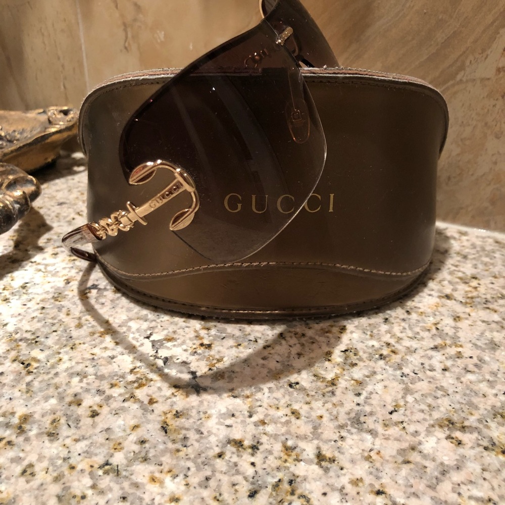 Gucci sunglass
